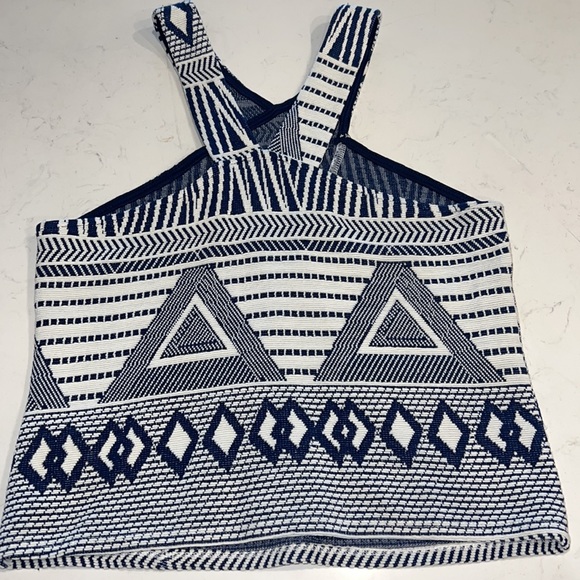 Contemporary tank - Picture 5 of 5